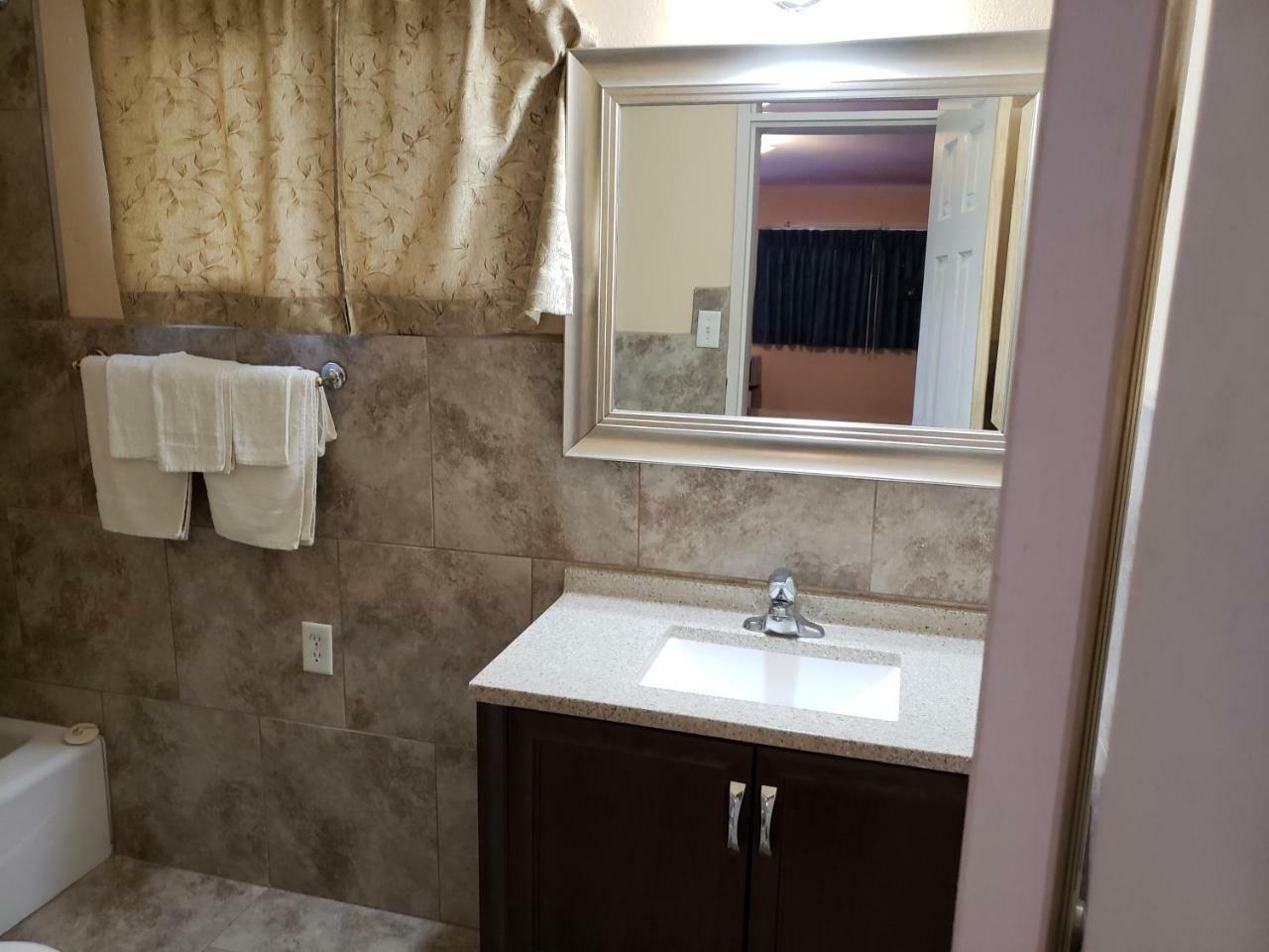 פלזנטון Encino Motel מראה חיצוני תמונה